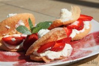 nalesniki biszkoptowe  truskawka bita śmietana