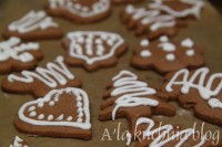 pierniczki korzenne  proste kruche lukrowane ciasteczka