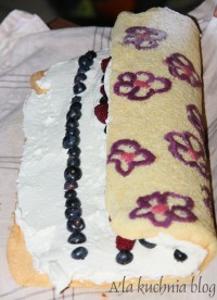 rolada joconde cake kwiaty owoce bita smietana deser