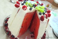 tort arbuzowy orzeźwiający owocowy bita śmietana galaretka urodzinowy
