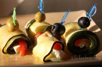 koreczki cukinia finger handy food grillowana feta papryka oliwki