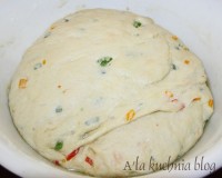 chleb z papryką kolorowy prosty na drożdżach