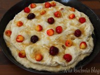 foccacia czereśnie pizza słodka ciasto drożdżowe