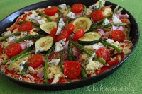 pizza szybka szparagi cukinie ser pleśniowy szynka pomidorki koktajlowe