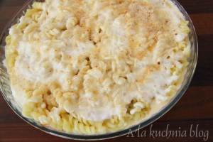 zapiekanka owoce ser makaron na słodko dla dzieci śliwki morele brzoskwinie